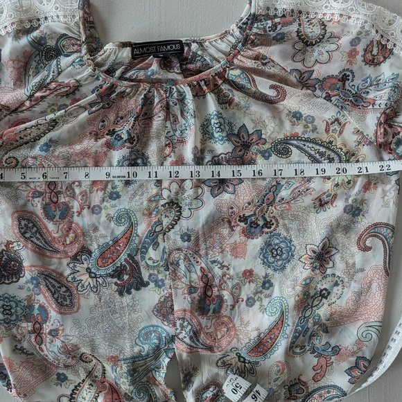 Almost Famous Size Medium Scoop Neck Paisley Top - Picture 10 of 11